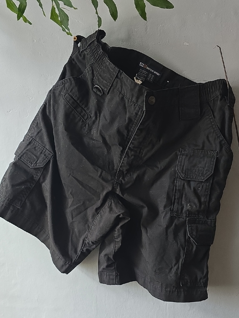 5.11 Tactical Series Shorts Black Hybrid Cargo LOTS Pockets Unisex Sz 30